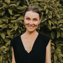 Liz Lark-Riley square headshot